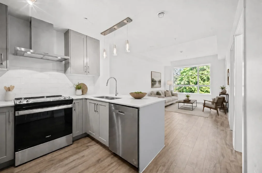 306 6338 KING GEORGE BOULEVARD, Surrey BC V3X 1E9, Surrey BC — Residential for Sale - Photo 2