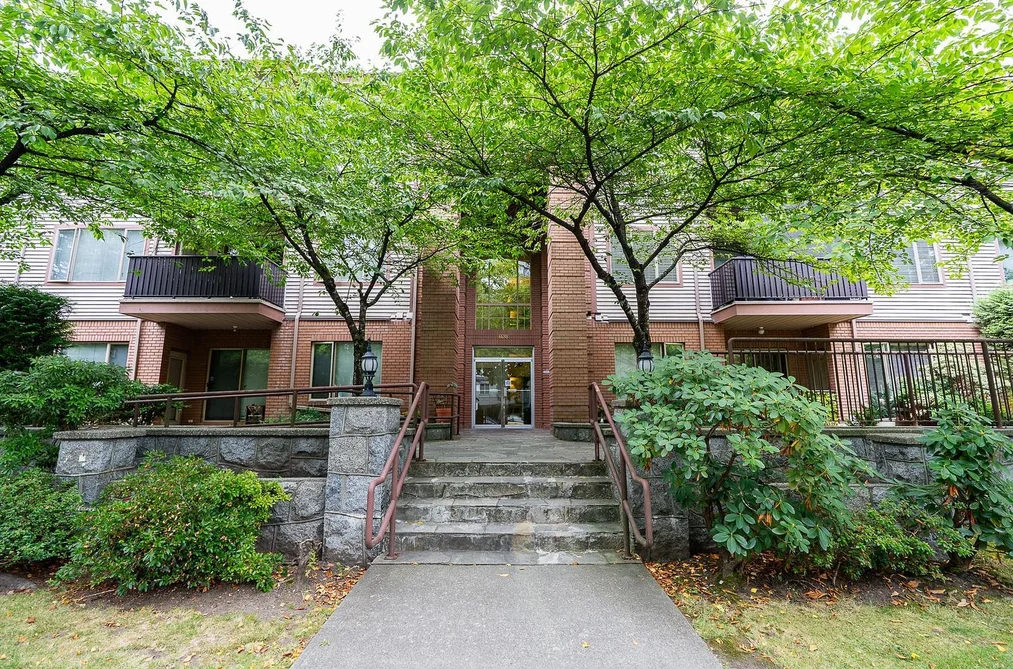 Condo for sale at 306 6688 Burlington Avenue Burnaby British Columbia - MLS: R3099948