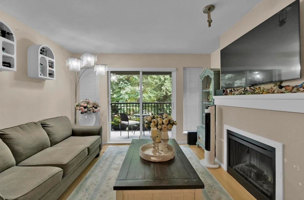 Condo for sale at 306 9283 Government Road Burnaby British Columbia - MLS: R3163480