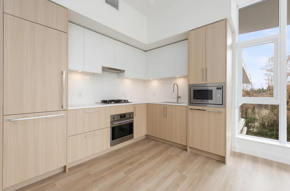 306 9675 KING GEORGE BOULEVARD, Surrey BC V3T 0T7, Surrey BC — Residential for Sale - Photo 2