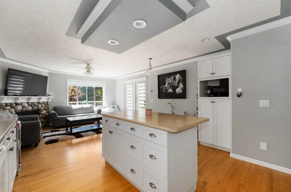 30626 CRESTVIEW AVENUE, Abbotsford BC V2T 6T5, Abbotsford BC — Residential for Sale - Photo 2