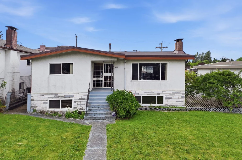 House for sale at 3063 Renfrew Street Vancouver British Columbia - MLS: R3131433