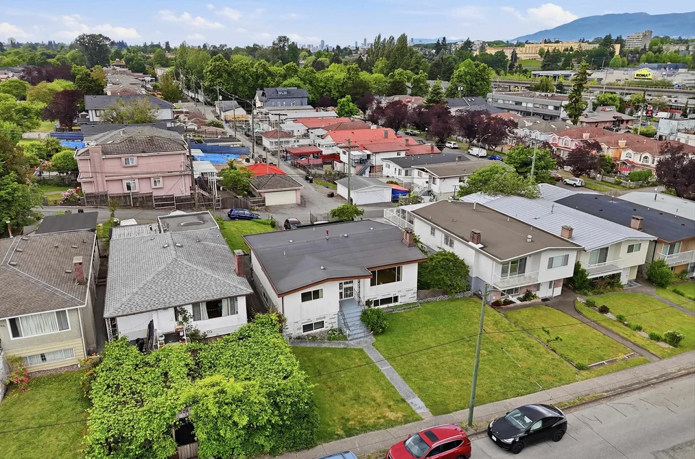3063 RENFREW STREET, Vancouver BC V5M 3K7, Vancouver BC — Residential for Sale - Photo 2
