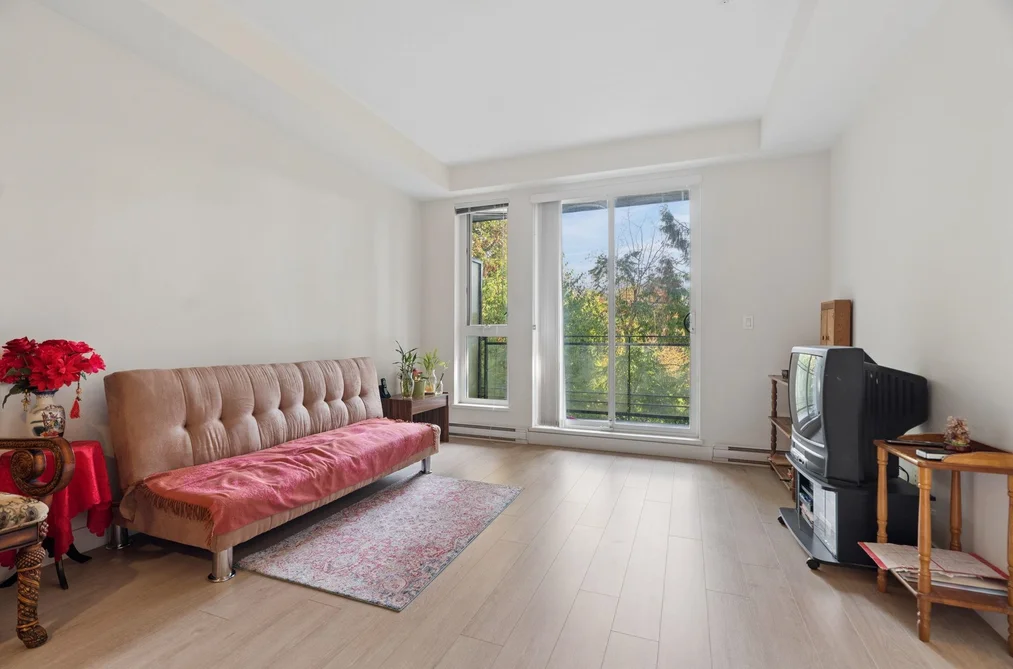 Condo for sale at 307 13919 Fraser Highway Surrey British Columbia - MLS: R3168679