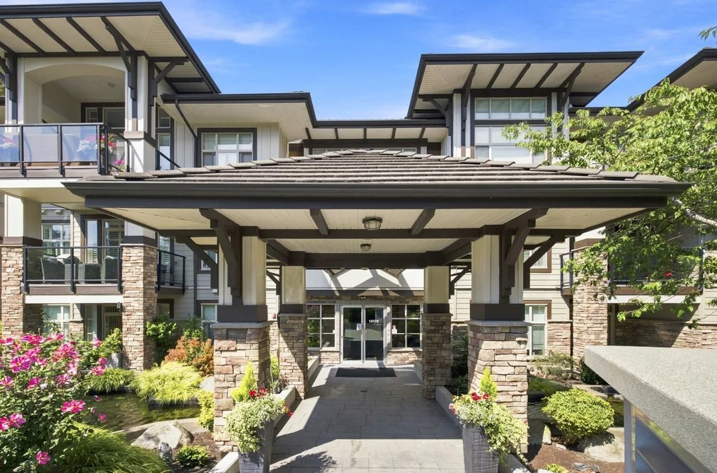 Condo for sale at 307 15175 36 Avenue Surrey British Columbia - MLS: R3159505