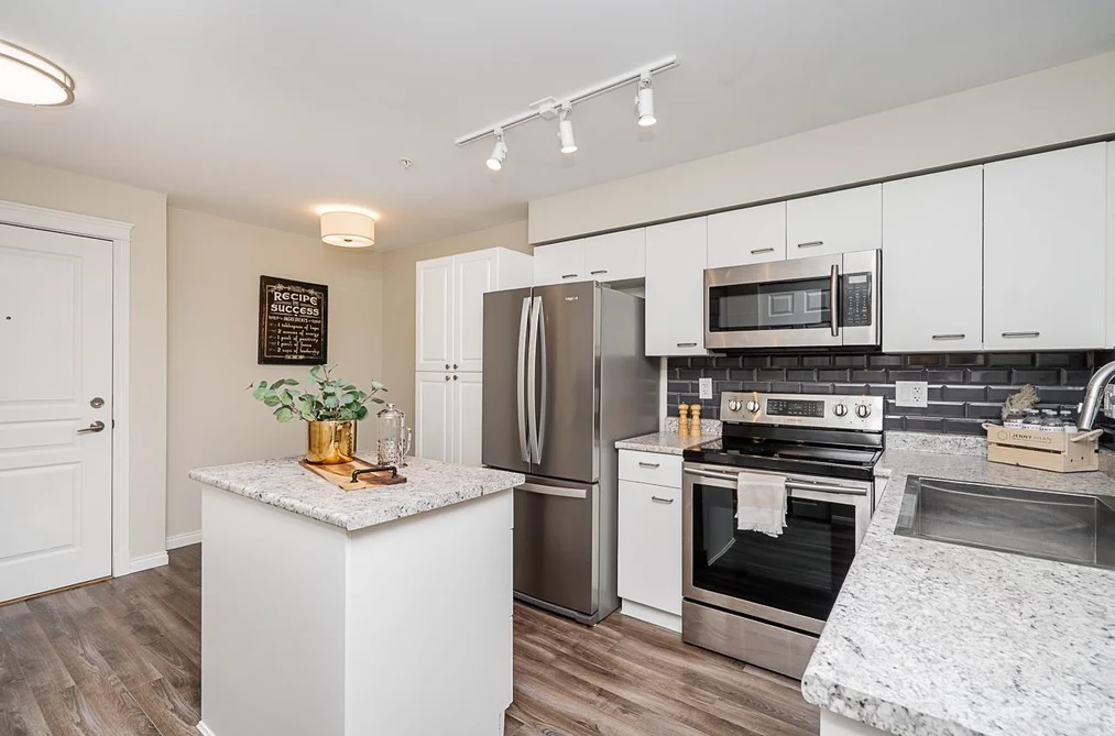 Condo for sale at 307 15210 Pacific Avenue White Rock British Columbia - MLS: R3163771