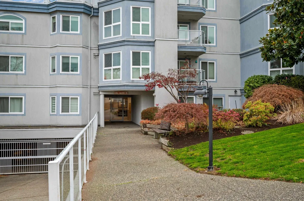 307 15941 MARINE DRIVE, White Rock BC V4B 1E9, White Rock BC — Residential for Sale - Photo 2