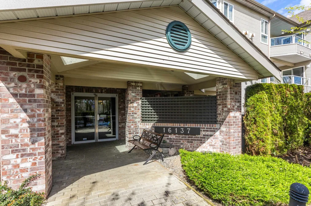 Condo for sale at 307 16137 83 Avenue Surrey British Columbia - MLS: R3126001