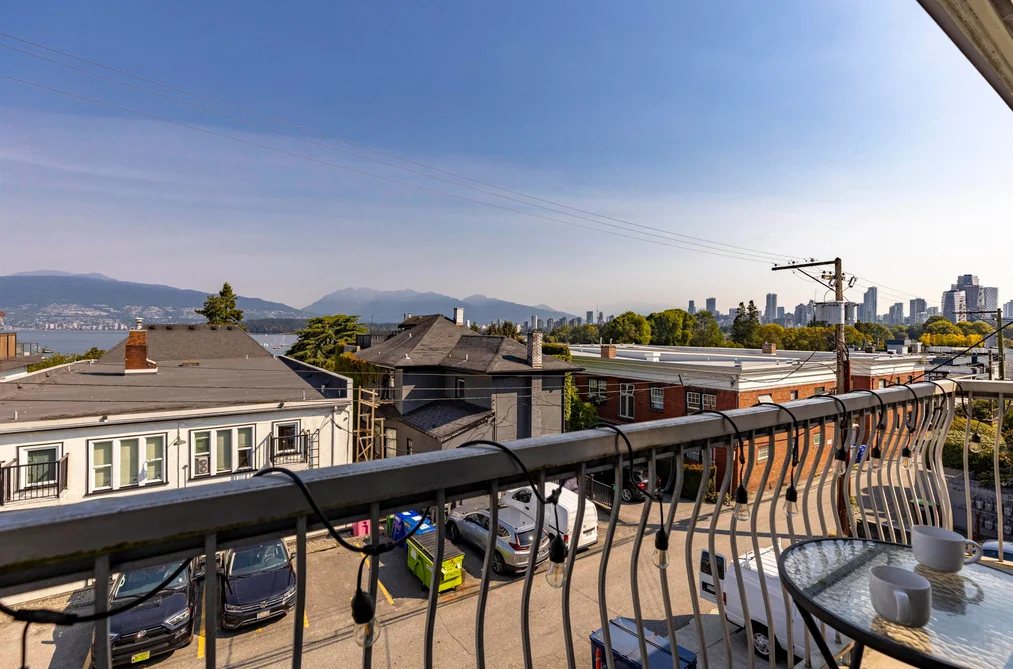 Condo for sale at 307 2335 York Avenue Vancouver British Columbia - MLS: R3159197