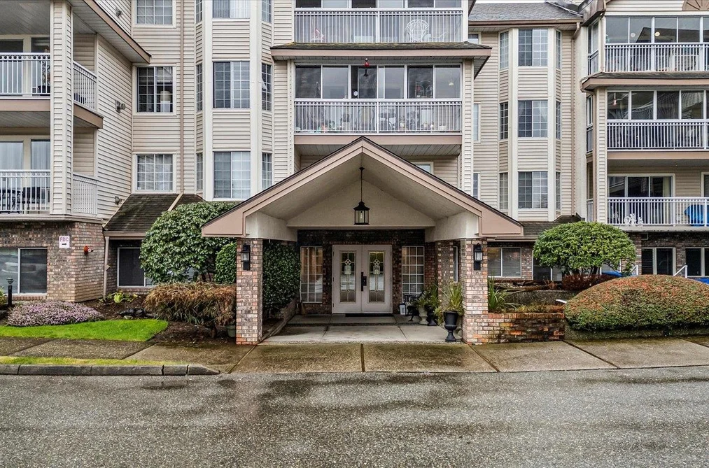 Condo for sale at 307 2491 Gladwin Road Abbotsford British Columbia - MLS: R3089661