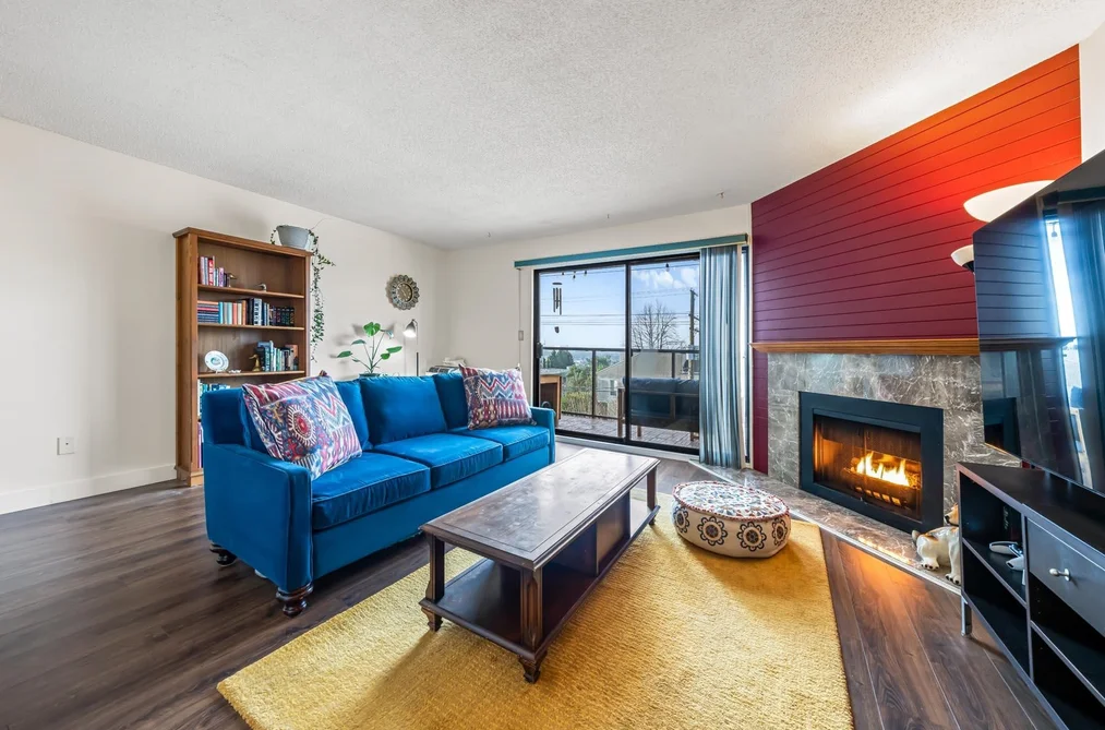 307 315 TENTH STREET, New Westminster BC V3M 3Y2, New Westminster BC — Residential for Sale - Photo 2