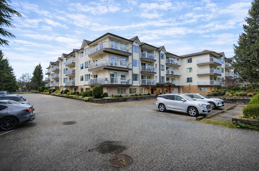Condo for sale at 307 33535 King Road Abbotsford British Columbia - MLS: R3102821