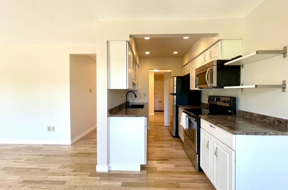 307 5127 IRVING STREET, Burnaby BC V5H 1T6, Burnaby BC — Residential for Sale - Photo 2