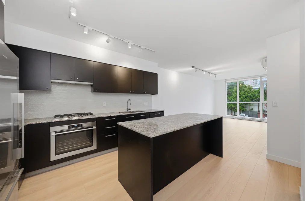 Condo for sale at 307 6180 Cooney Road Richmond British Columbia - MLS: R3107200
