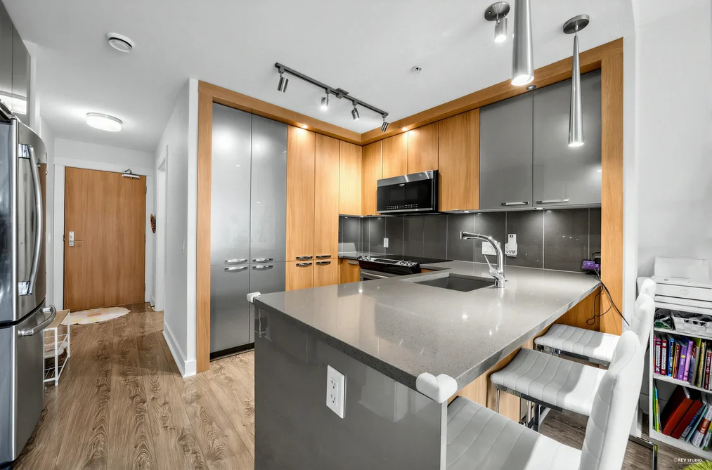 307 733 W 14TH STREET, North Vancouver BC V7M 0C6, North Vancouver BC — Residential for Sale - Photo 2