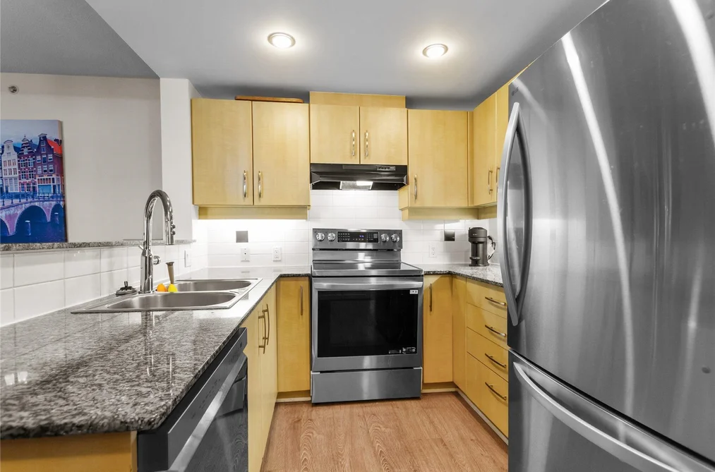 307 9298 UNIVERSITY CRESCENT, Burnaby BC V5A 4X8, Burnaby BC — Residential for Sale — Photo 10 of 21