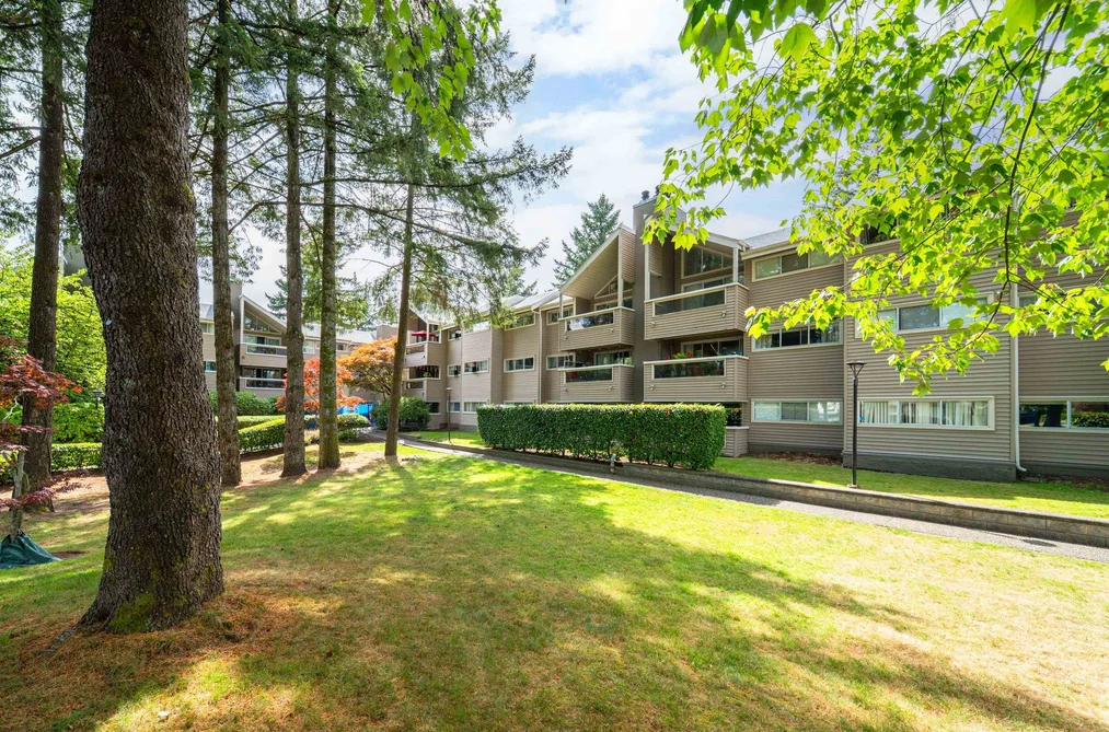 Condo for sale at 307 932 Robinson Street Coquitlam British Columbia - MLS: R3145981