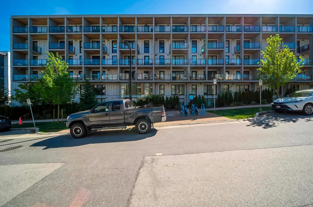 Condo for sale at 307 9888 University Crescent Burnaby British Columbia - MLS: R3122975