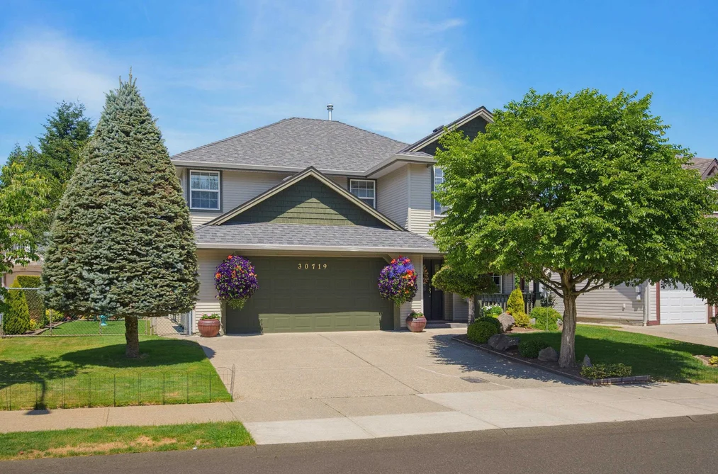 House for sale at 30719 Crestview Avenue Abbotsford British Columbia - MLS: R3147385