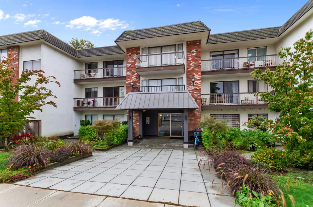 Condo for sale at 308 2040 Cornwall Avenue Vancouver British Columbia - MLS: R3171538