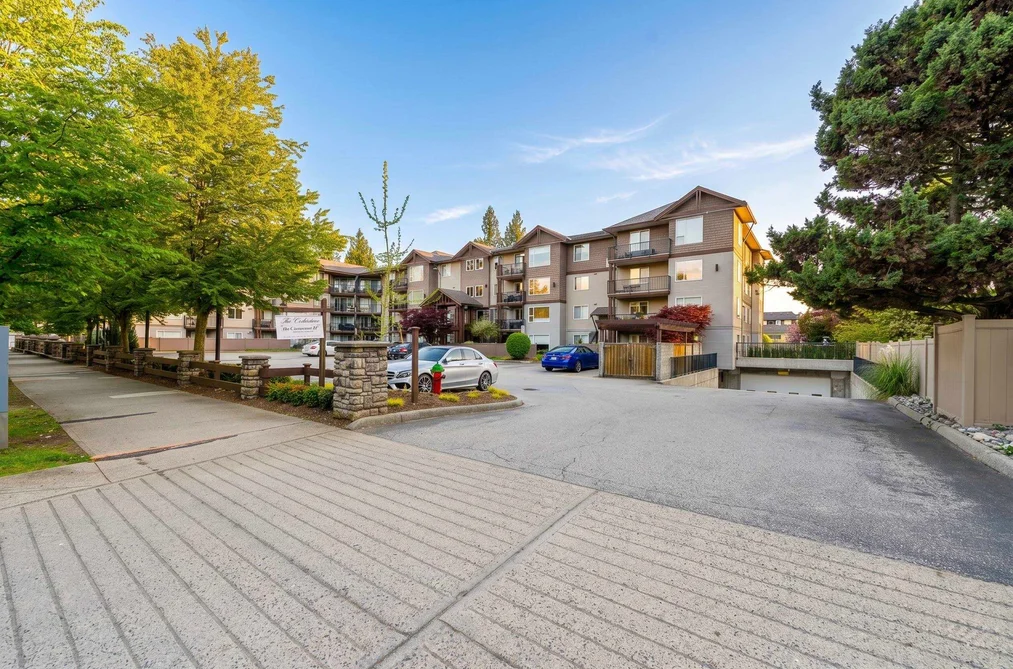 Condo for sale at 308 2581 Langdon Street Abbotsford British Columbia - MLS: R3115550