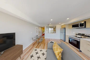 408 East Columbia Unit 308, New Westminster, BC - MLS: R3107017