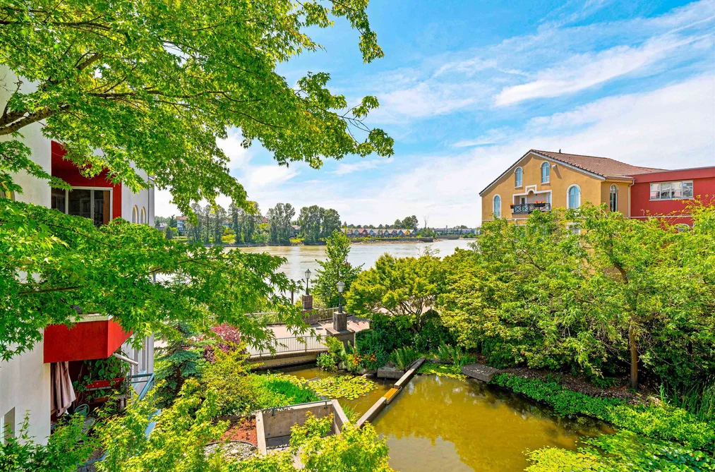 Condo for sale at 308 8 Laguna Court New Westminster British Columbia - MLS: R3145492