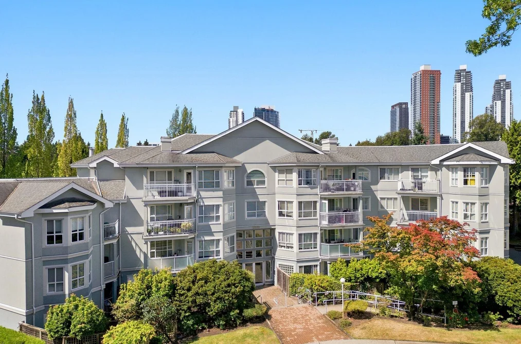 Condo for sale at 309 13939 Laurel Drive Surrey British Columbia - MLS: R3152238
