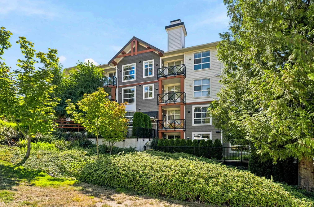 Condo for sale at 309 14605 Mcdougall Drive Surrey British Columbia - MLS: R3157049