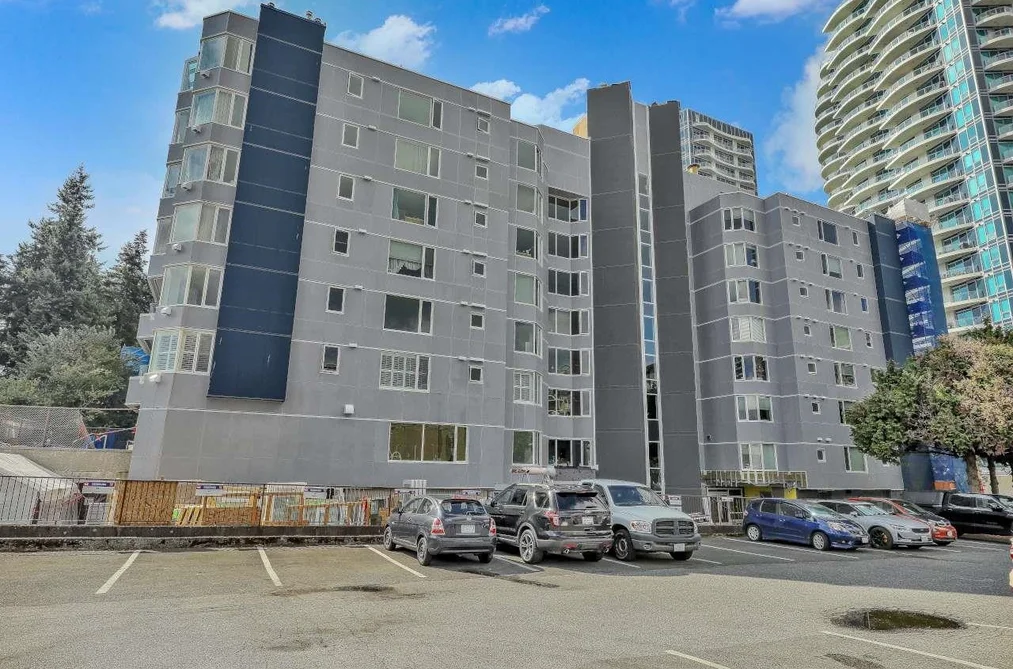 Condo for sale at 309 15111 Russell Avenue White Rock British Columbia - MLS: R3159882