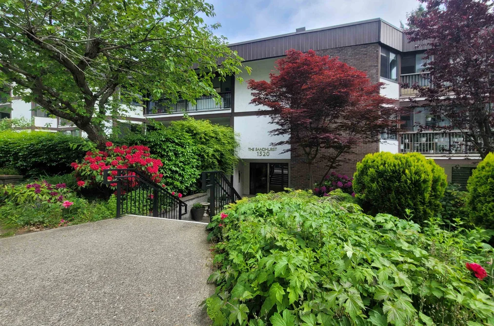 Condo for sale at 309 1520 Vidal Street White Rock British Columbia - MLS: R3124645