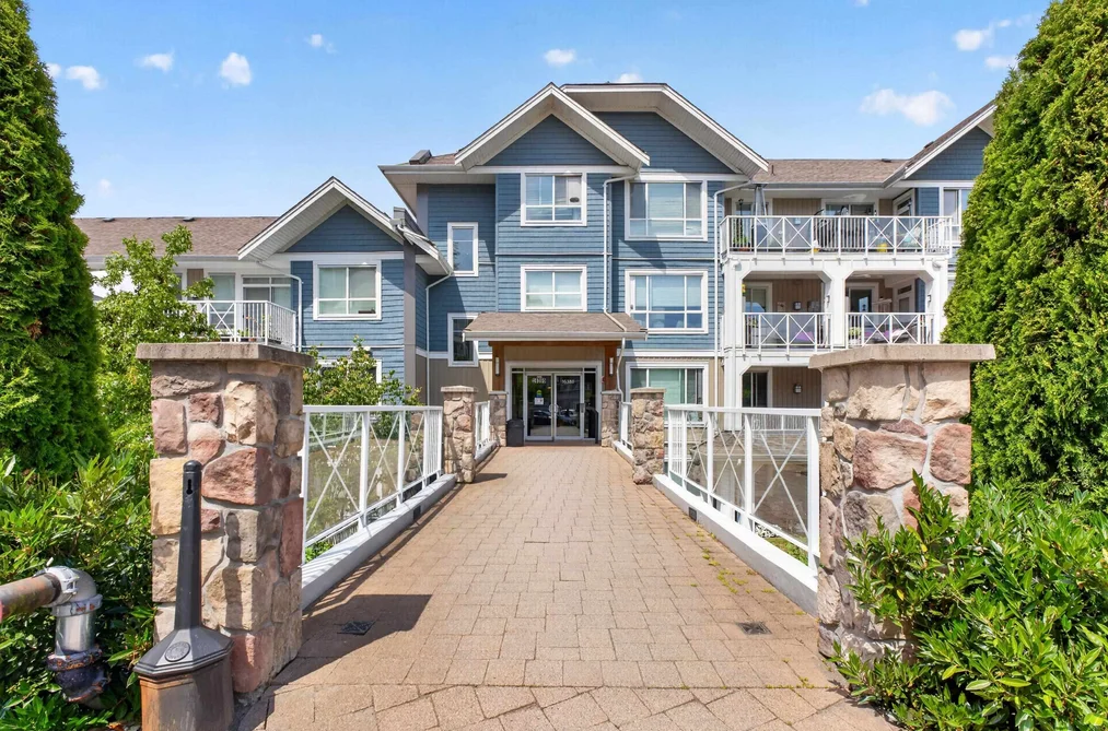 Condo for sale at 309 16380 64 Avenue Surrey British Columbia - MLS: R3138827