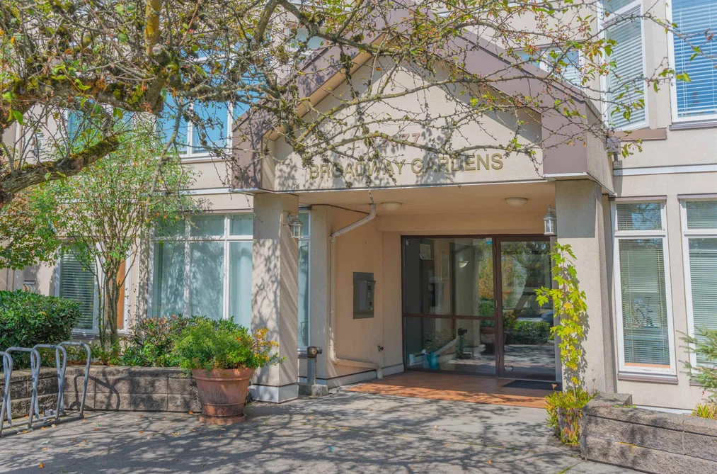 Condo for sale at 309 2677 E Broadway Vancouver British Columbia - MLS: R3163021
