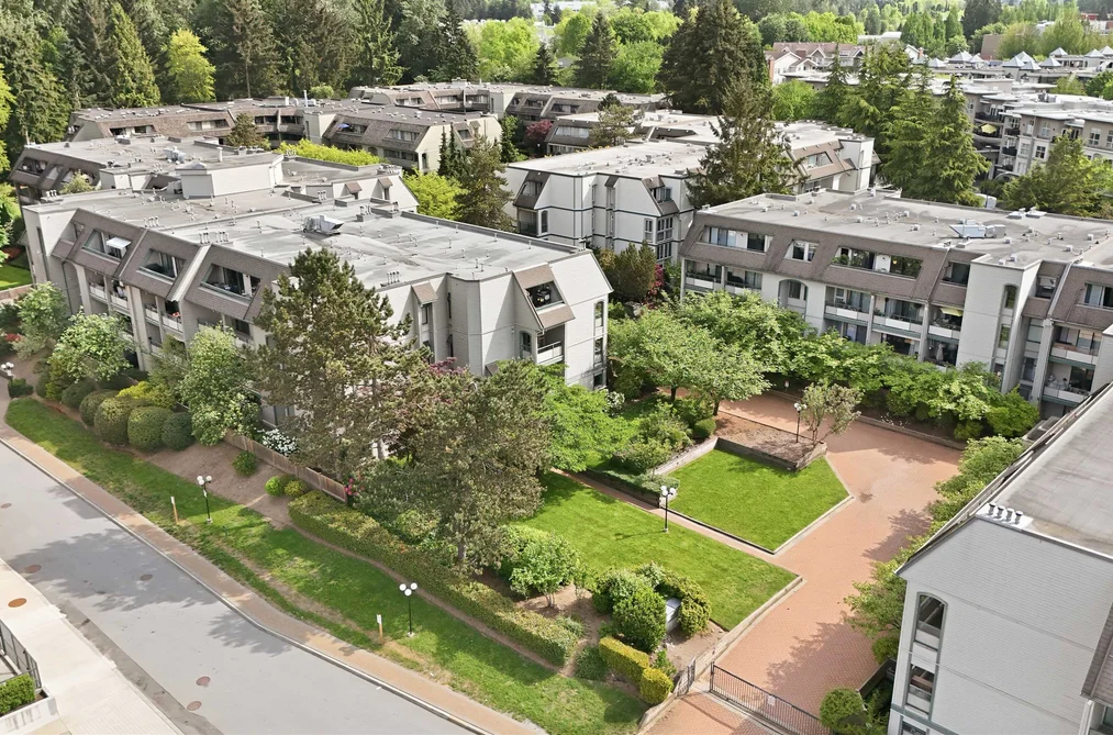 Condo for sale at 309 2915 Glen Drive Coquitlam British Columbia - MLS: R3122253