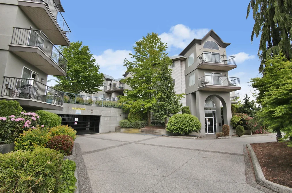 Condo for sale at 309 32725 George Ferguson Way Abbotsford British Columbia - MLS: R3166838