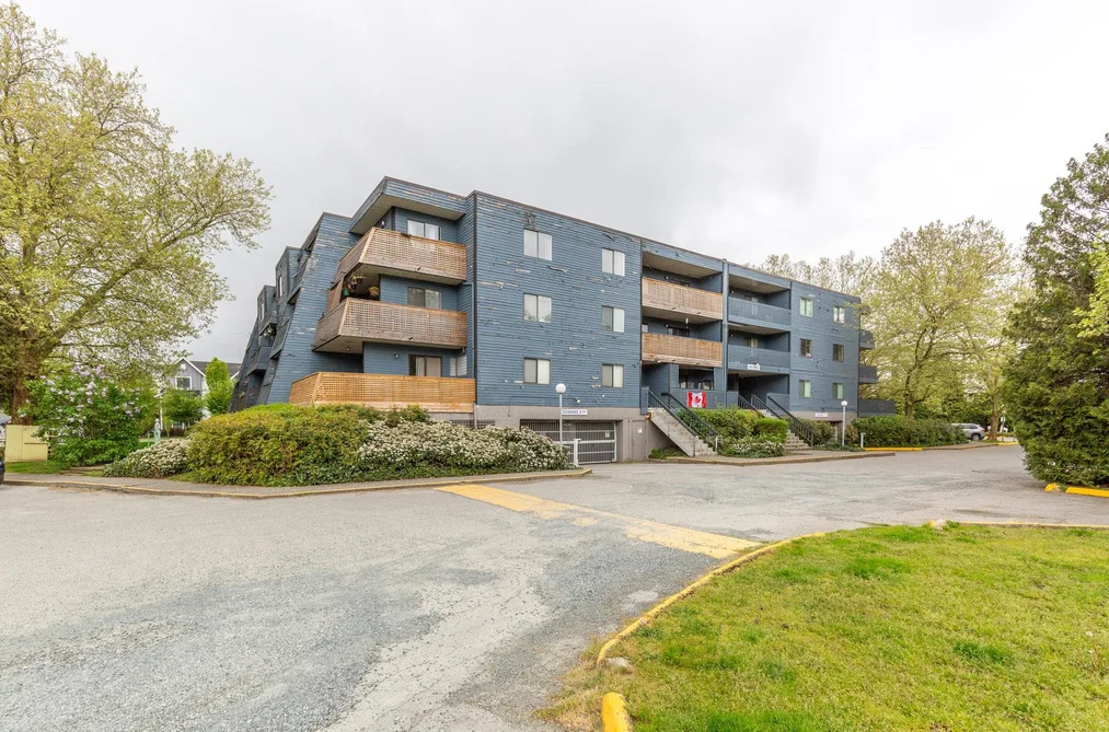 Condo for sale at 309 5906 176a Street Surrey British Columbia - MLS: R3116159