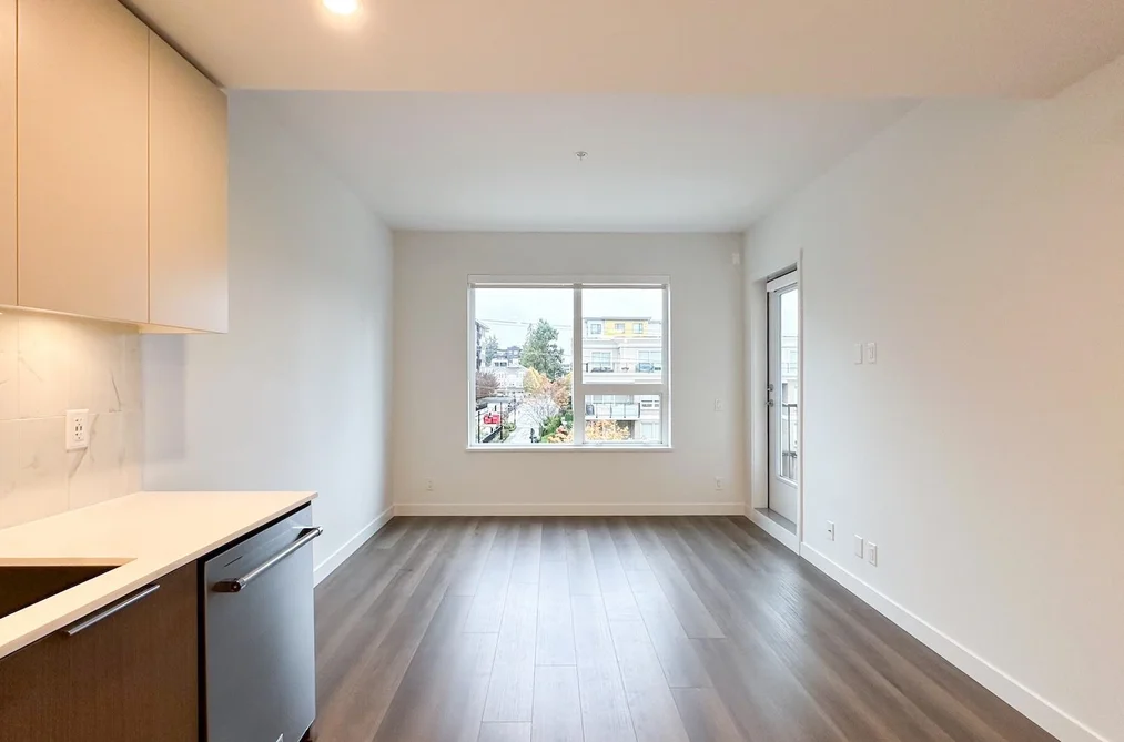 309 645 COMO LAKE AVENUE, Coquitlam BC V3J 0P1, Coquitlam BC — Residential for Sale - Photo 2