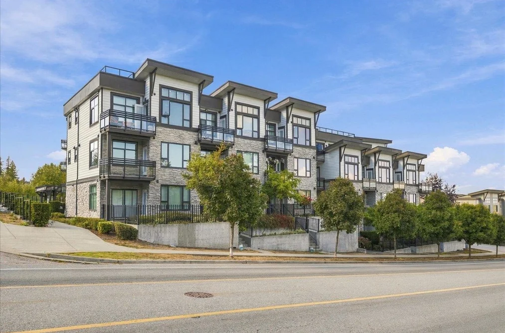 Condo for sale at 309 9983 E Barnston Drive Surrey British Columbia - MLS: R3166132