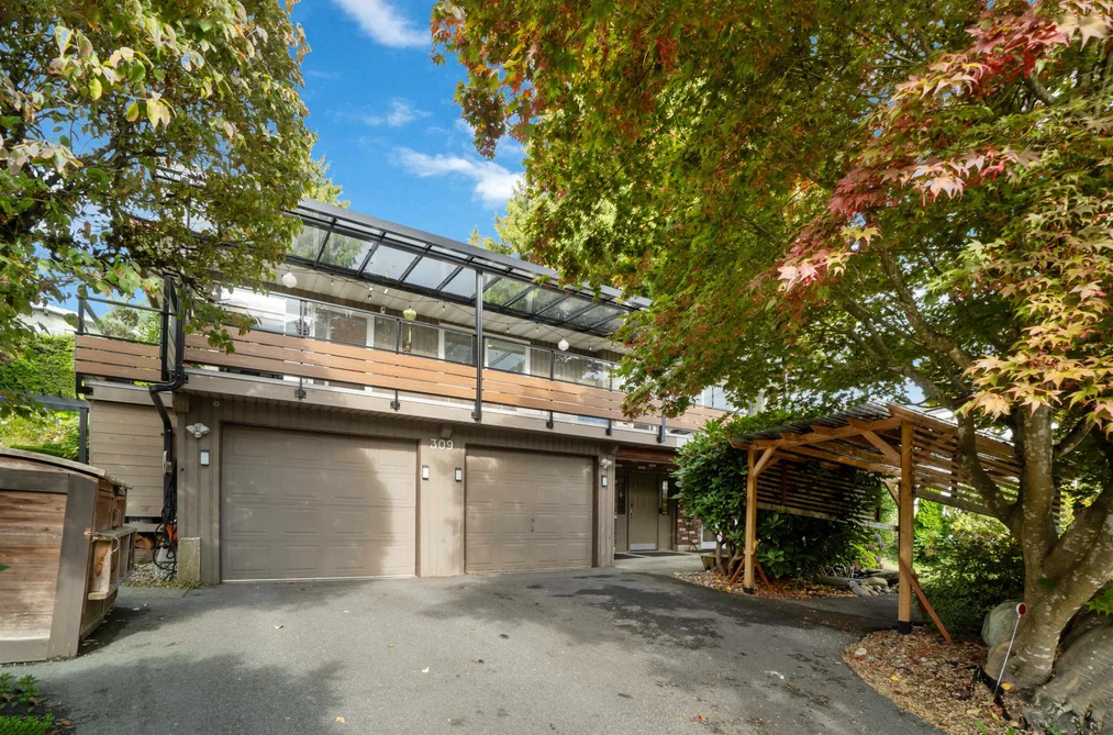 House for sale at 309 Gloucester Court Coquitlam British Columbia - MLS: R3112155