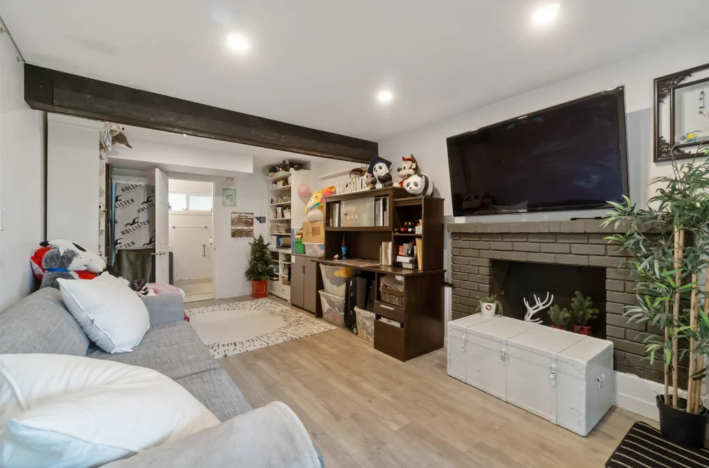 309 GLOUCESTER COURT, Coquitlam BC V3K 5S6, Coquitlam BC — Residential for Sale - Photo 3
