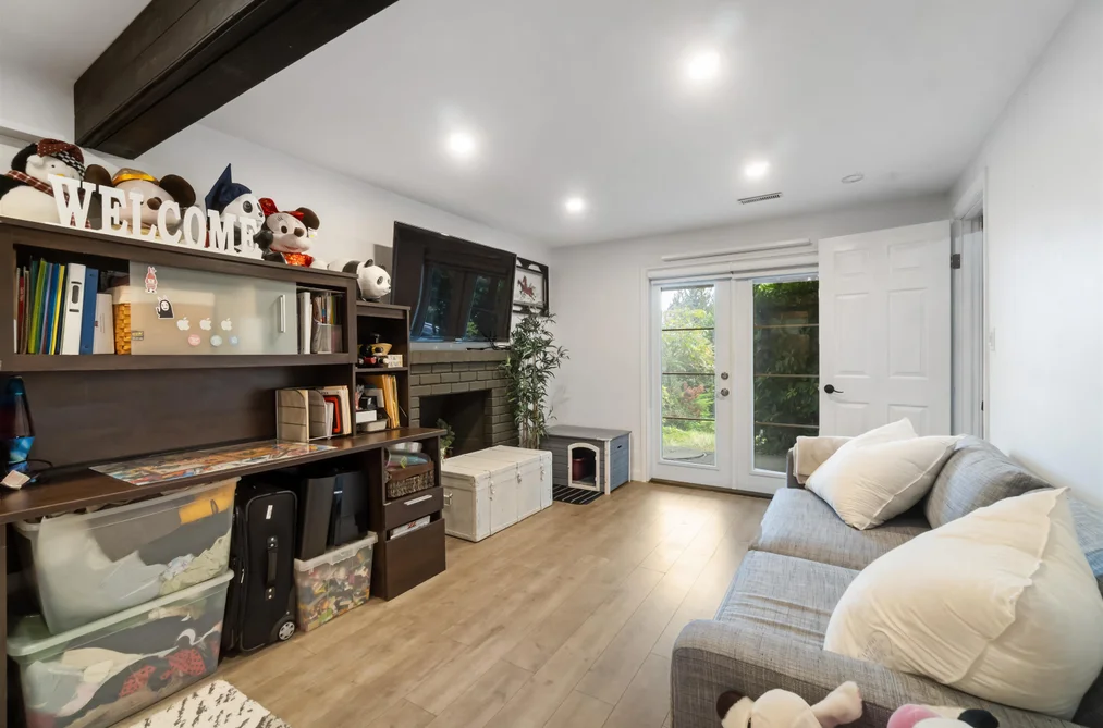 309 GLOUCESTER COURT, Coquitlam BC V3K 5S6, Coquitlam BC — Residential for Sale - Photo 4