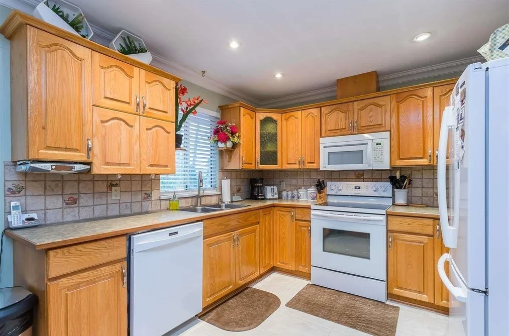 30922 SANDPIPER PLACE, Abbotsford BC V2T 5L5, Abbotsford BC — Residential for Sale - Photo 2