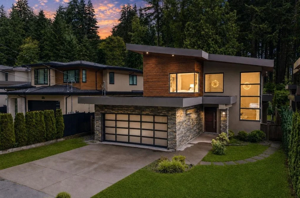 House for sale at 31 Glenmore Drive West Vancouver British Columbia - MLS: R3130376