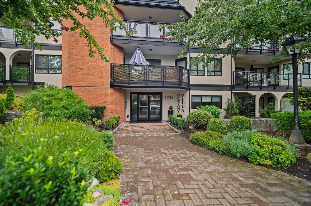 Condo for sale at 310 1280 Fir Street White Rock British Columbia - MLS: R3167539