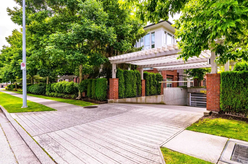 Condo for sale at 310 15188 22 Avenue Surrey British Columbia - MLS: R3090668
