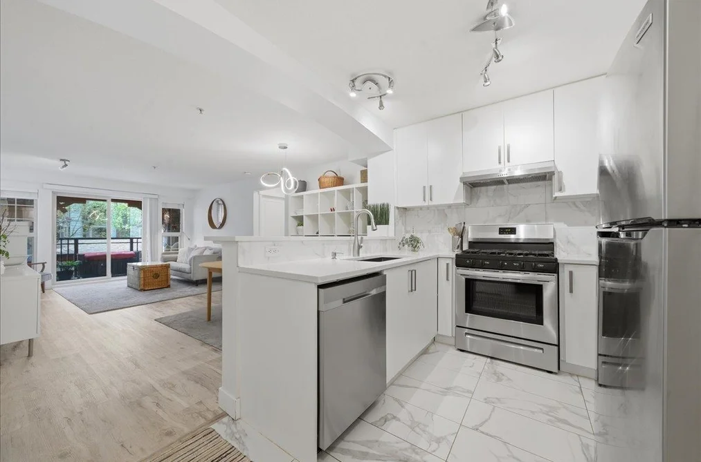 Condo for sale at 310 2966 Silver Springs Boulevard Coquitlam British Columbia - MLS: R3162892