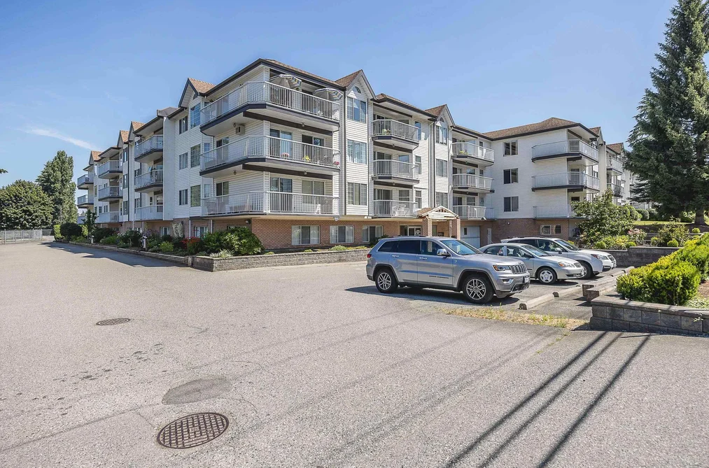 Condo for sale at 310 33535 King Road Abbotsford British Columbia - MLS: R3105459