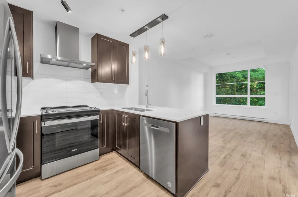 310 6338 KING GEORGE BOULEVARD, Surrey BC V3X 0L5, Surrey BC — Residential for Sale - Photo 2