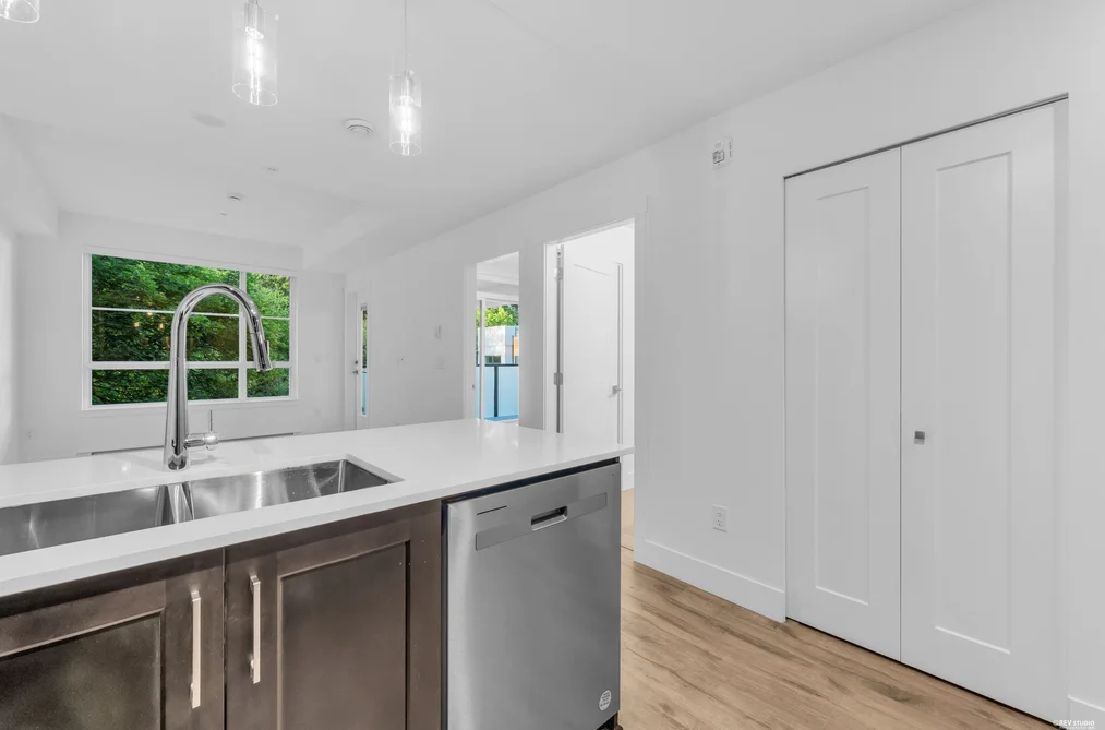 310 6338 KING GEORGE BOULEVARD, Surrey BC V3X 0L5, Surrey BC — Residential for Sale - Photo 4