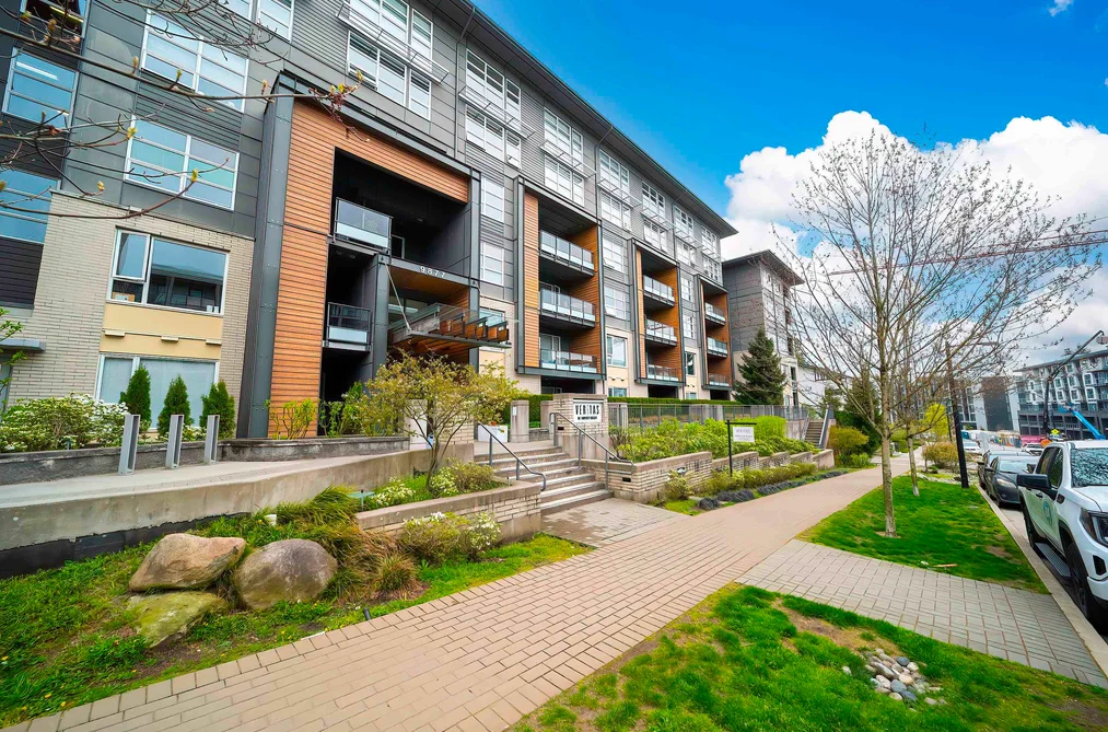 Condo for sale at 310 9877 University Crescent Burnaby British Columbia - MLS: R3113786
